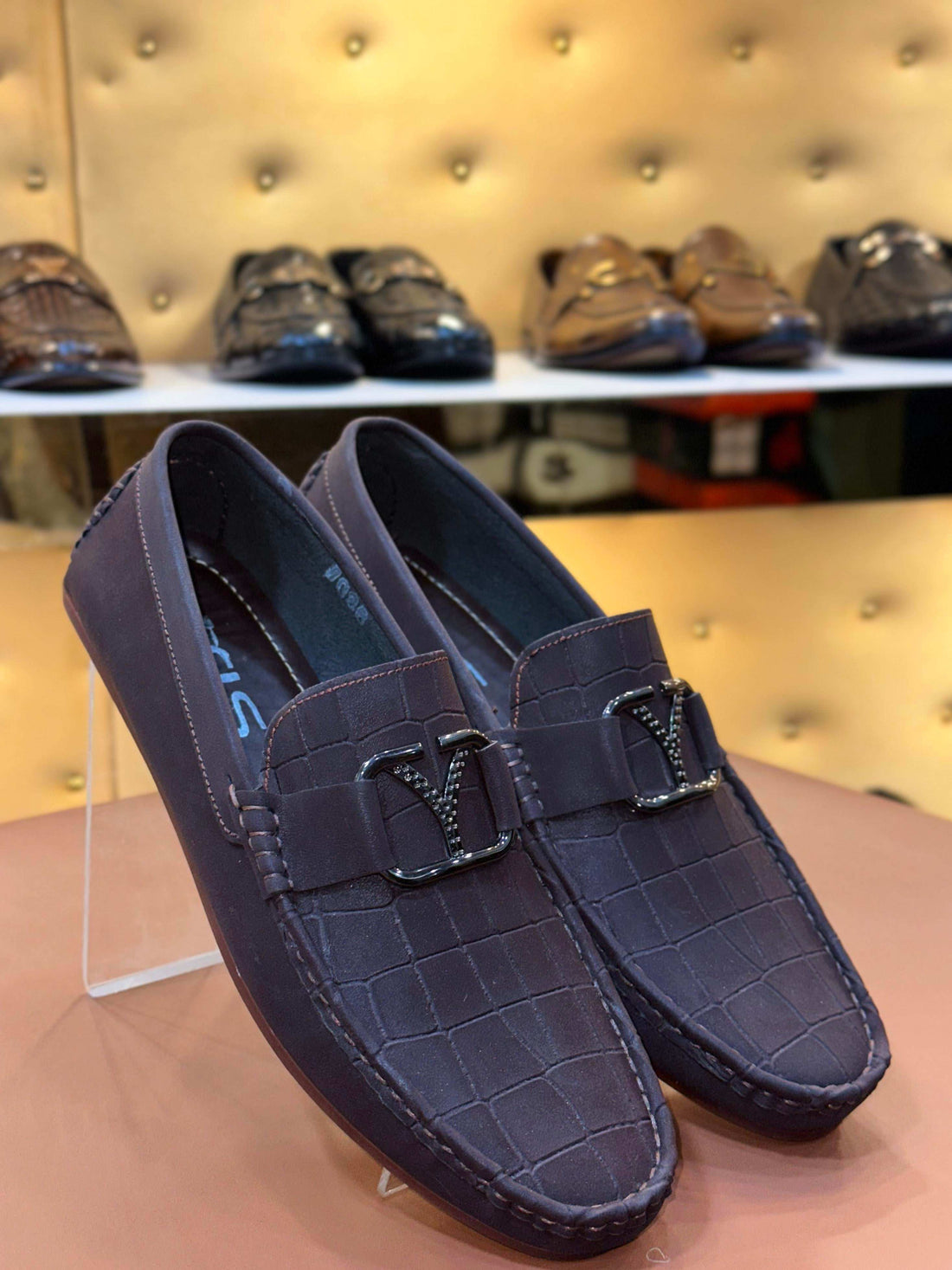 BROWN Y LOAFERS