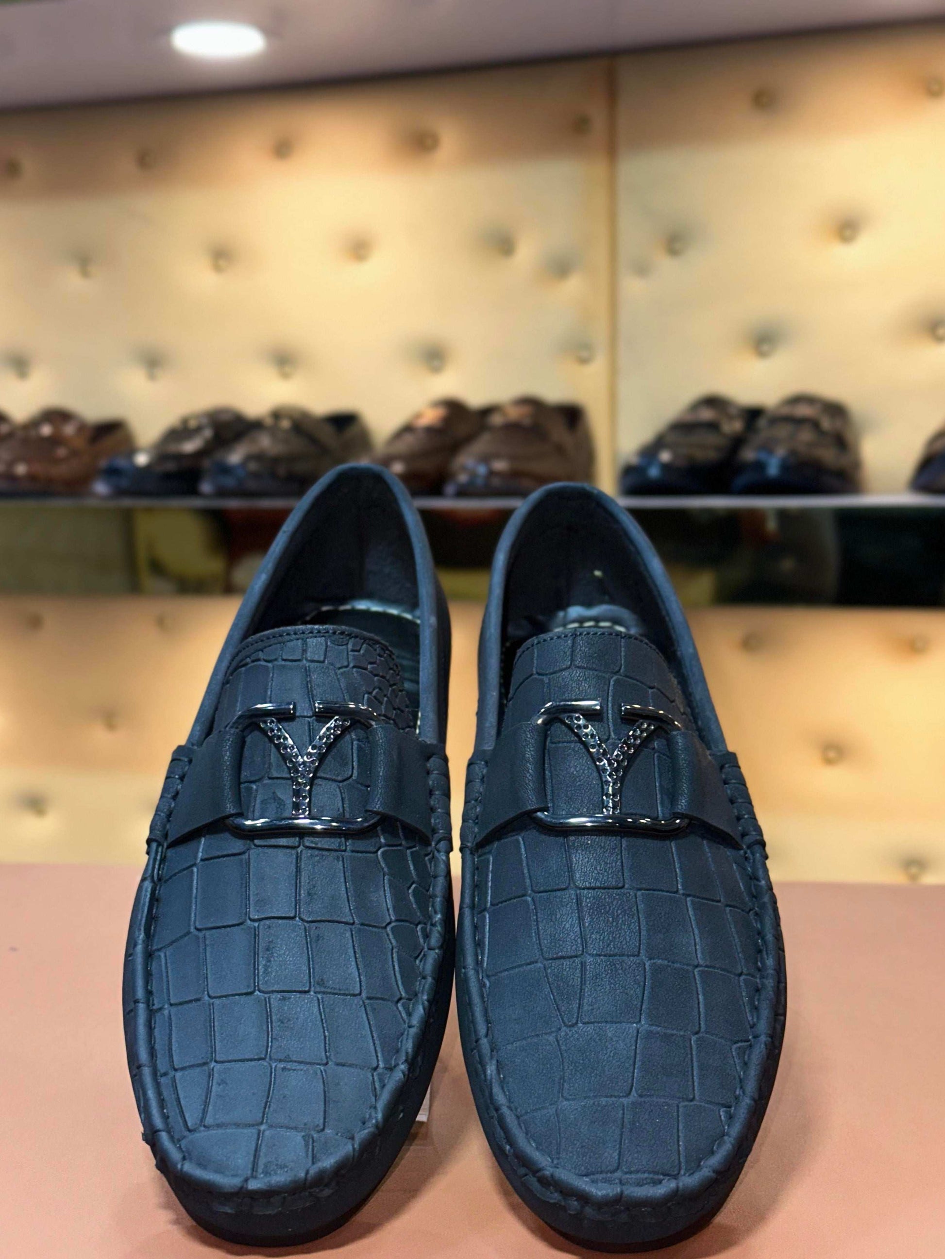 https://mlsstore.pk/products/black-y-loafers
