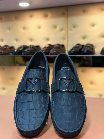 https://mlsstore.pk/products/black-y-loafers