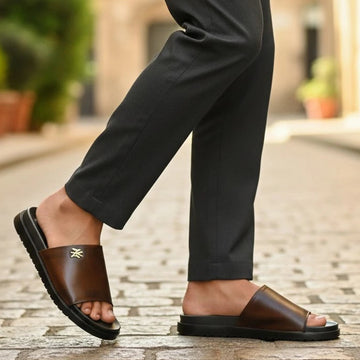 BROWN SLIPPERS 536